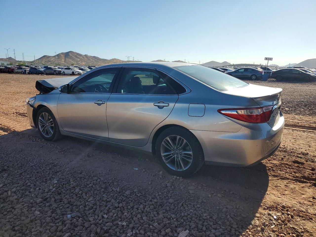 2017 Toyota Camry Se - Фото 2
