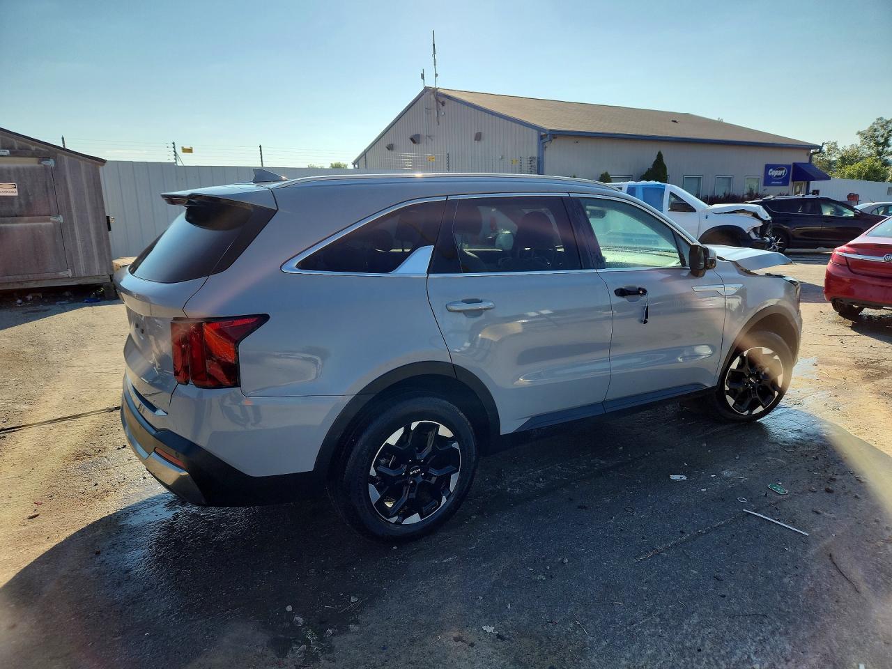 2025 Kia Sorento S - Фото 3
