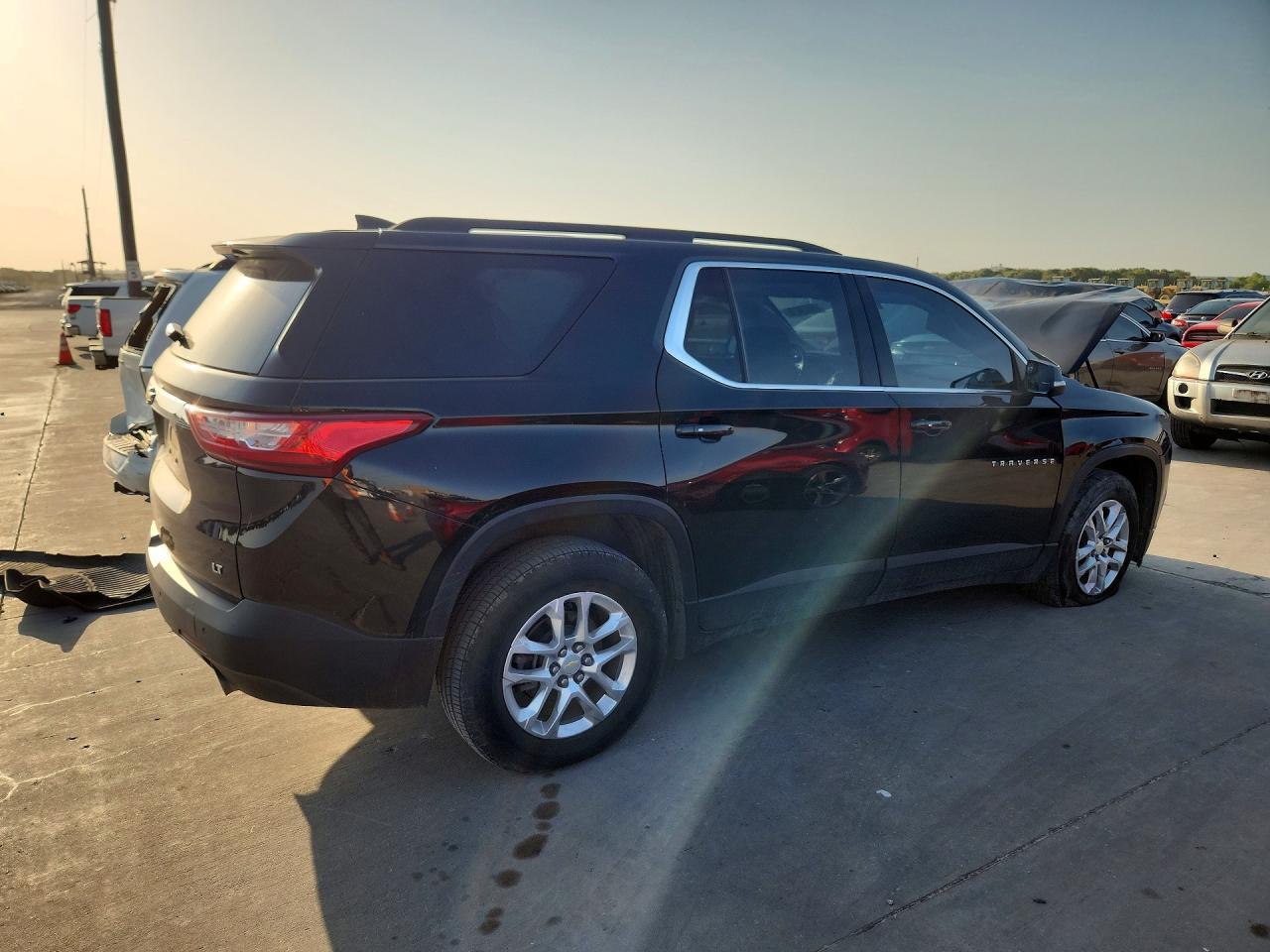 2021 Chevrolet Traverse Lt - Image 3