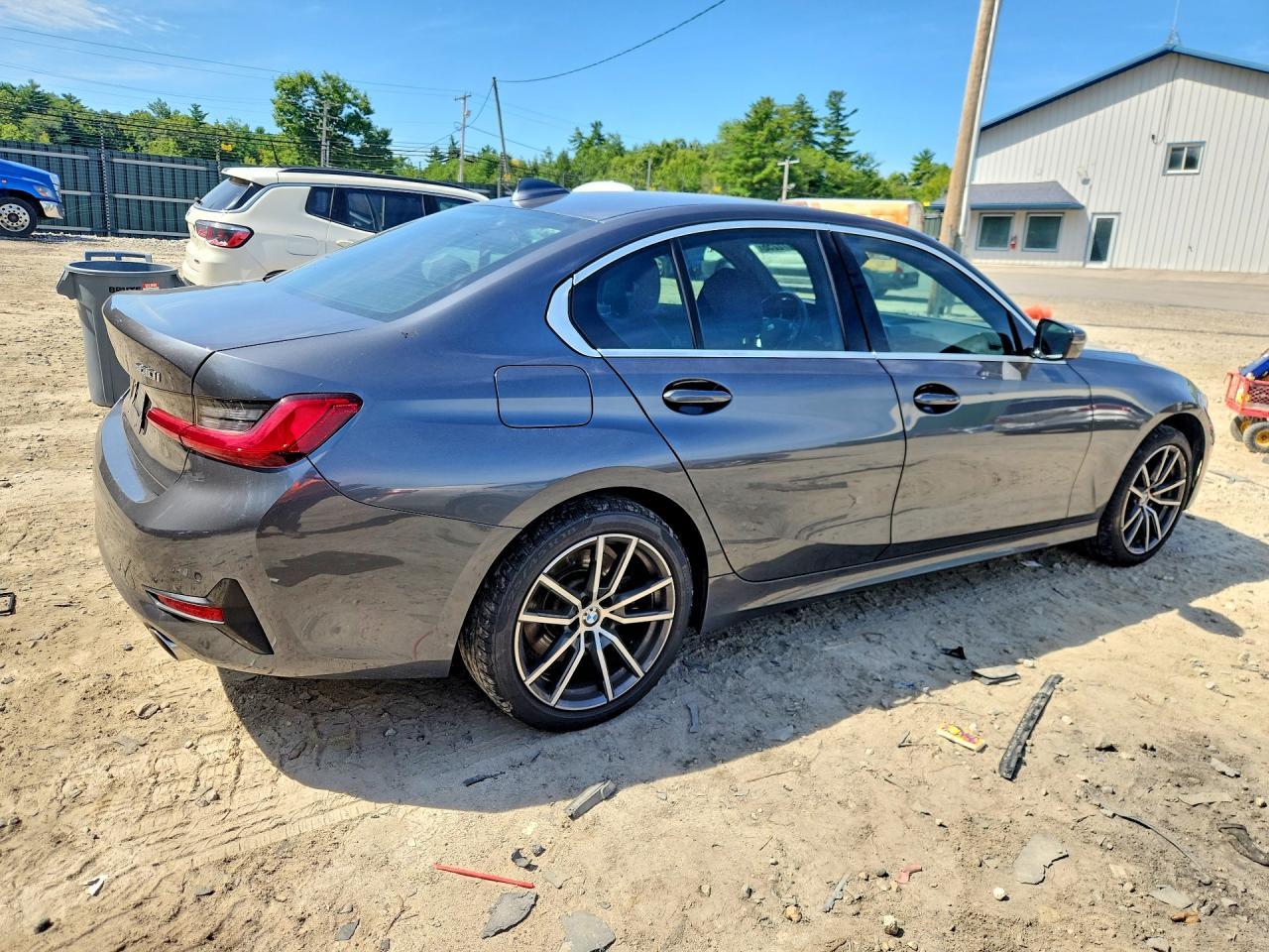 2020 BMW 330Xi - Фото 3