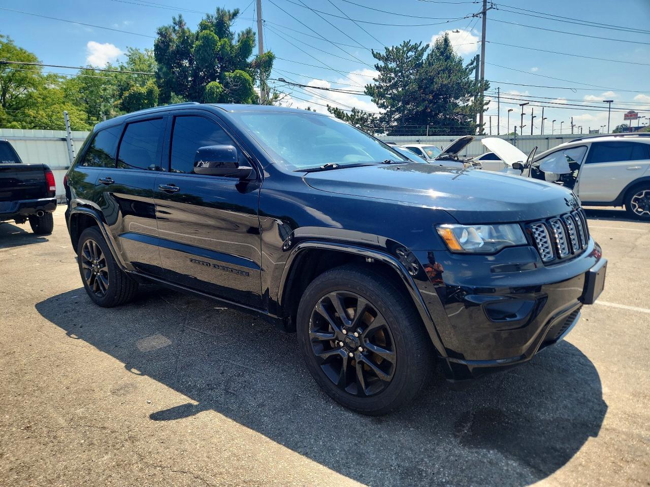 2018 Jeep Grand Cherokee Laredo - Image 4