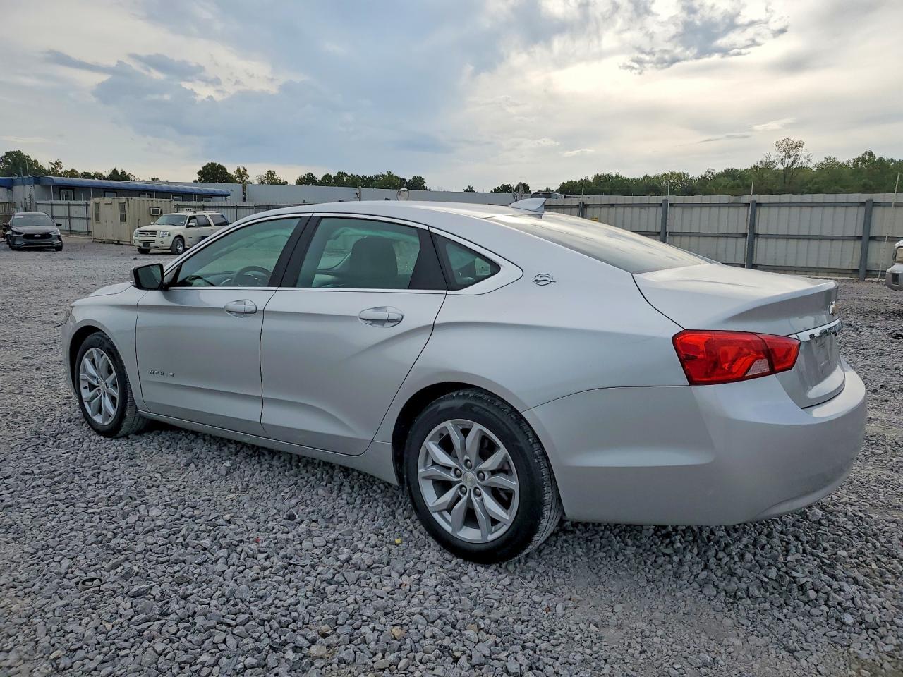 2017 Chevrolet Impala Lt - Image 2