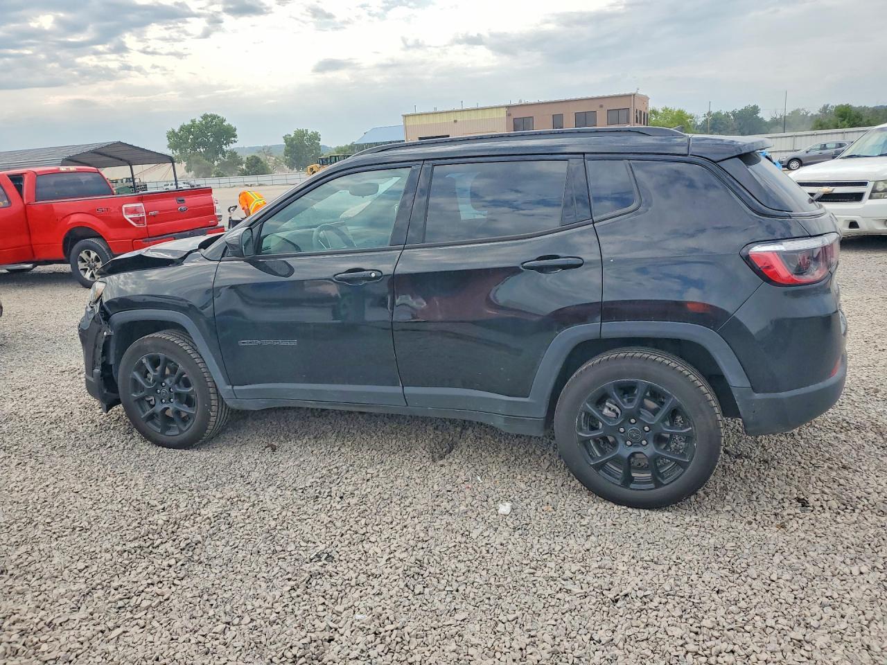 2025 Jeep Compass Latitude - Фото 2