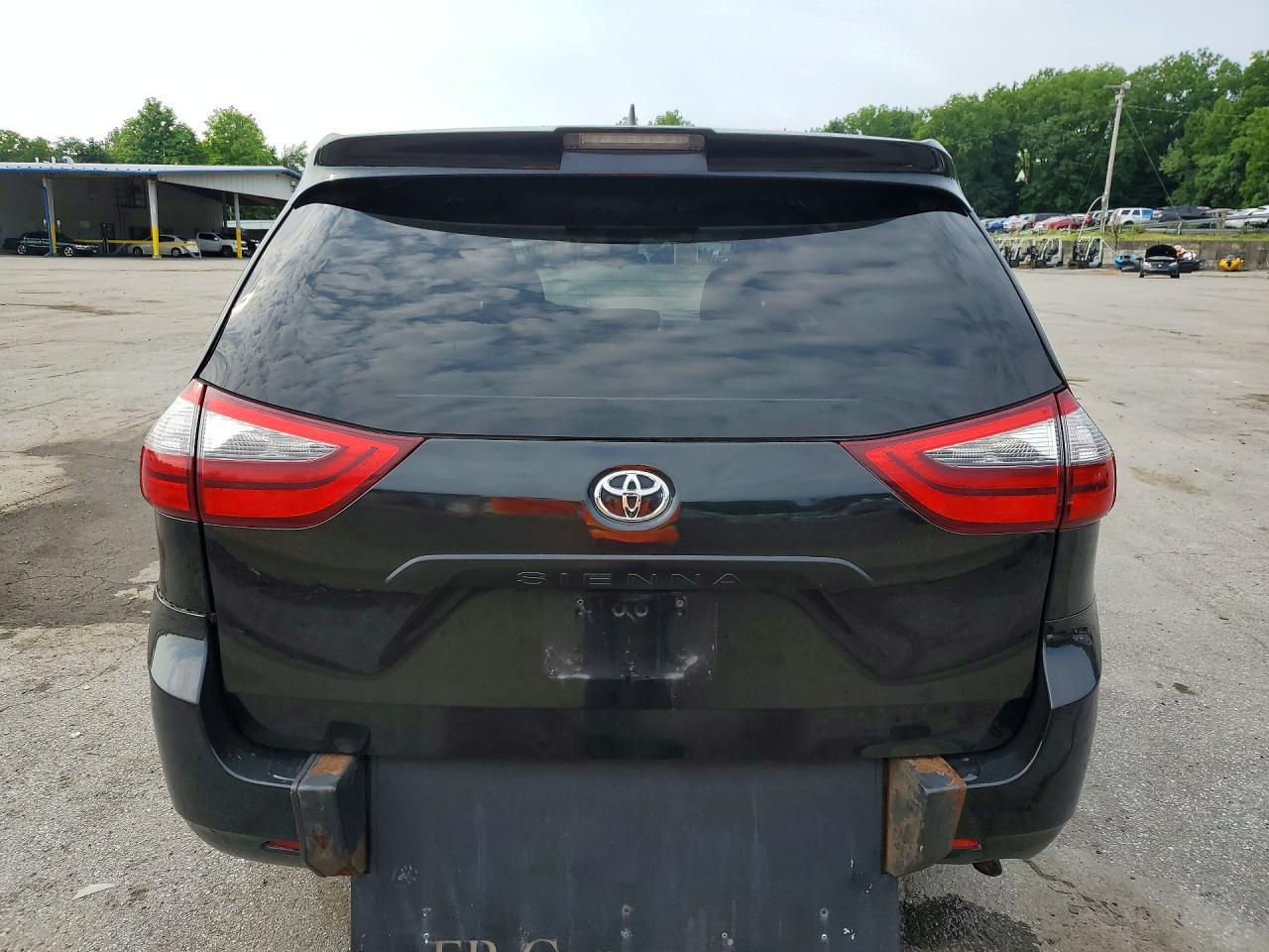 2020 Toyota Sienna L - Image 6