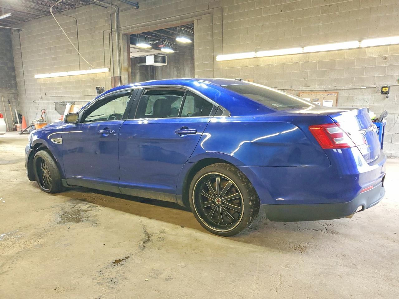 2013 Ford Taurus Limited - Фото 2