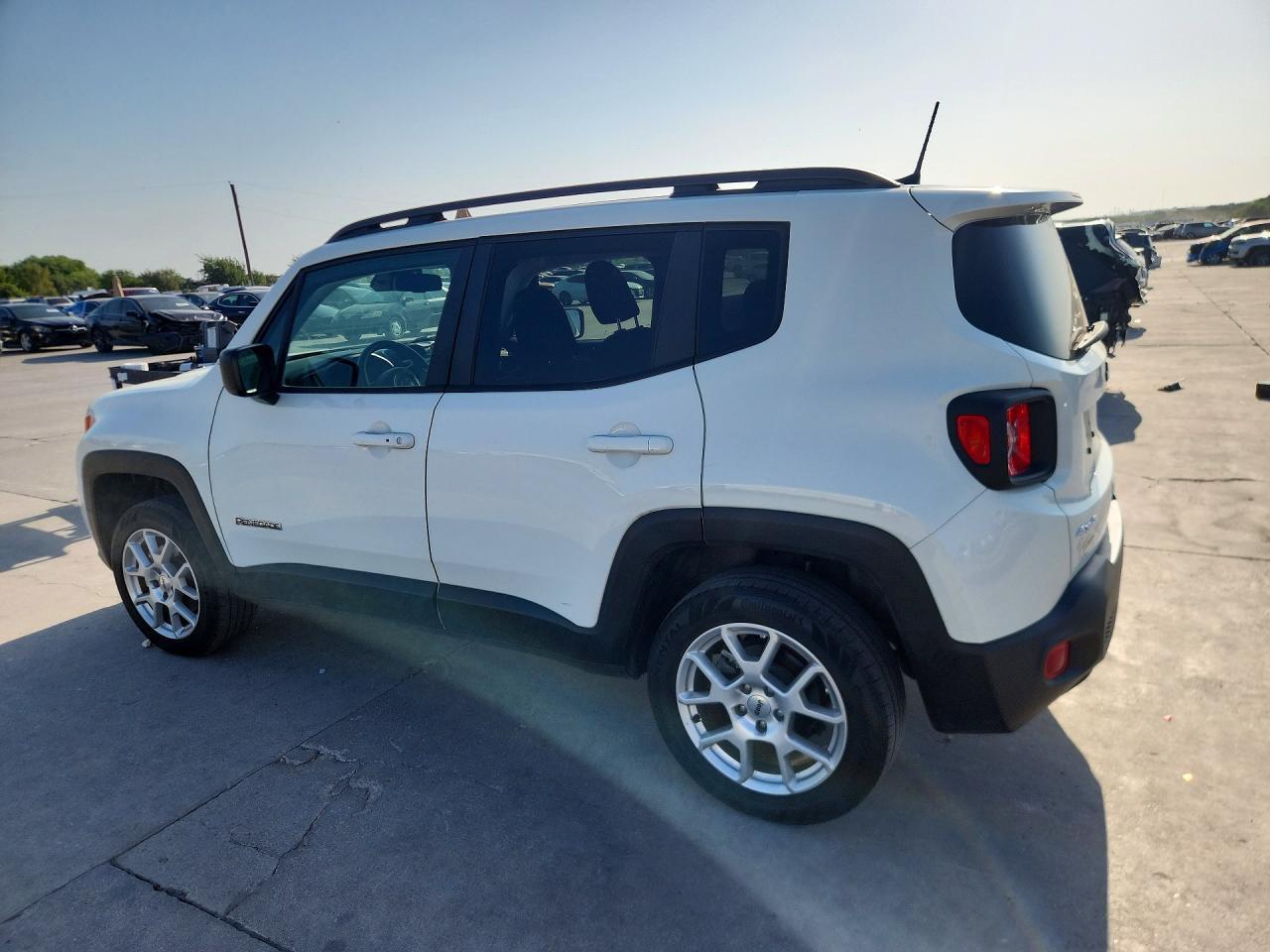 2022 Jeep Renegade Latitude - Фото 2