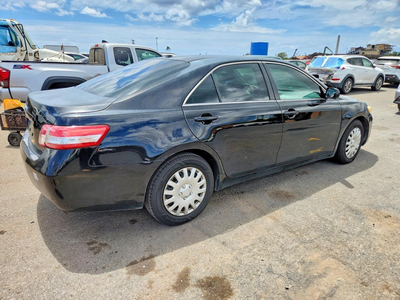 2010 Toyota Camry Le - Фото 3
