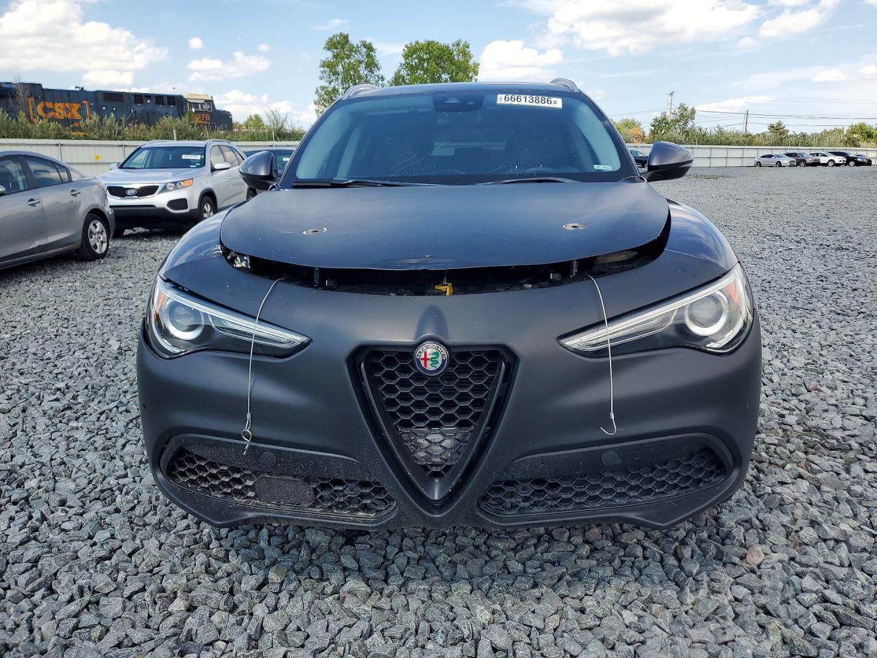 2018 Alfa Romeo Stelvio - Image 5