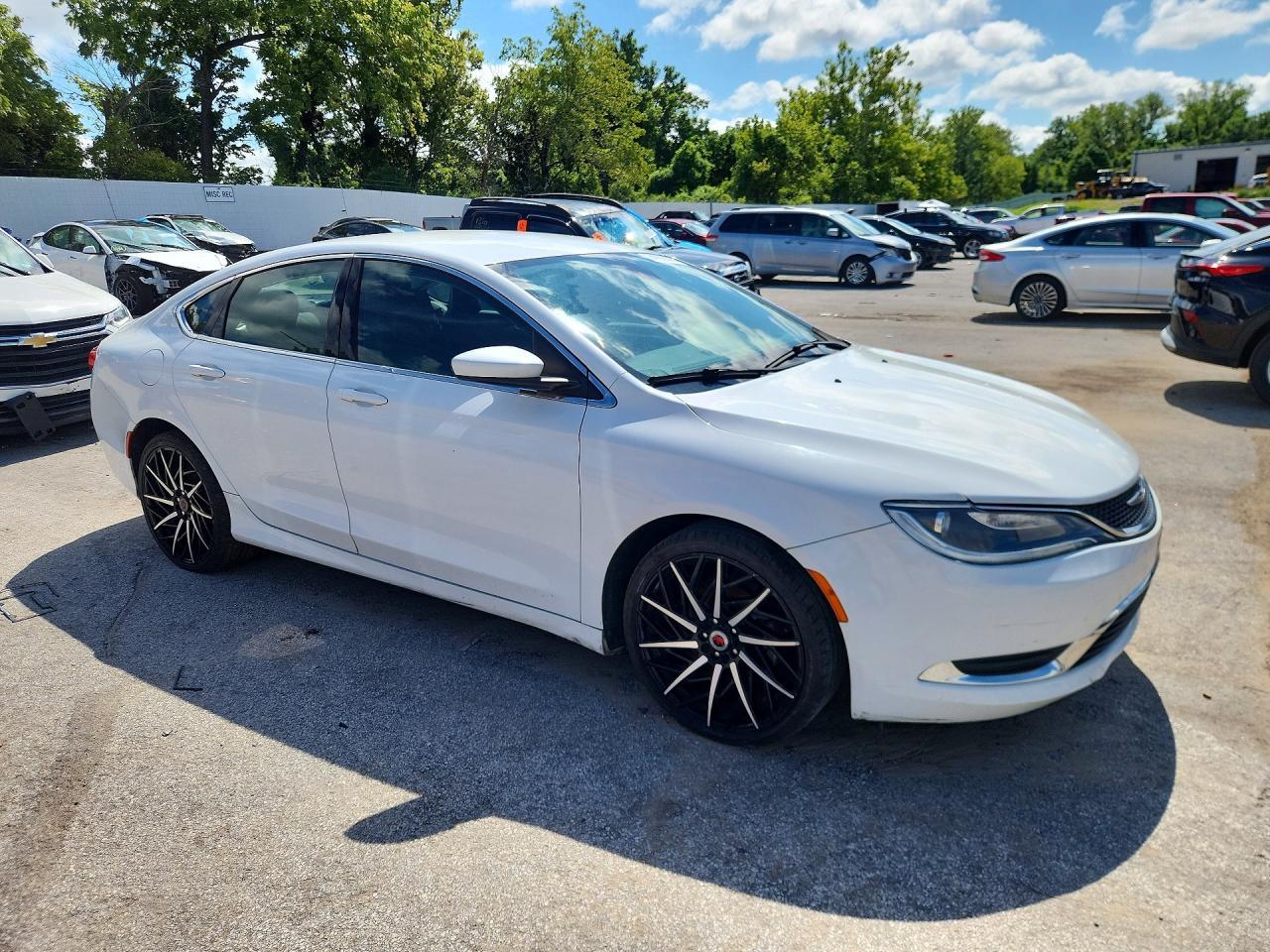 2015 Chrysler 200 Limited - Фото 4