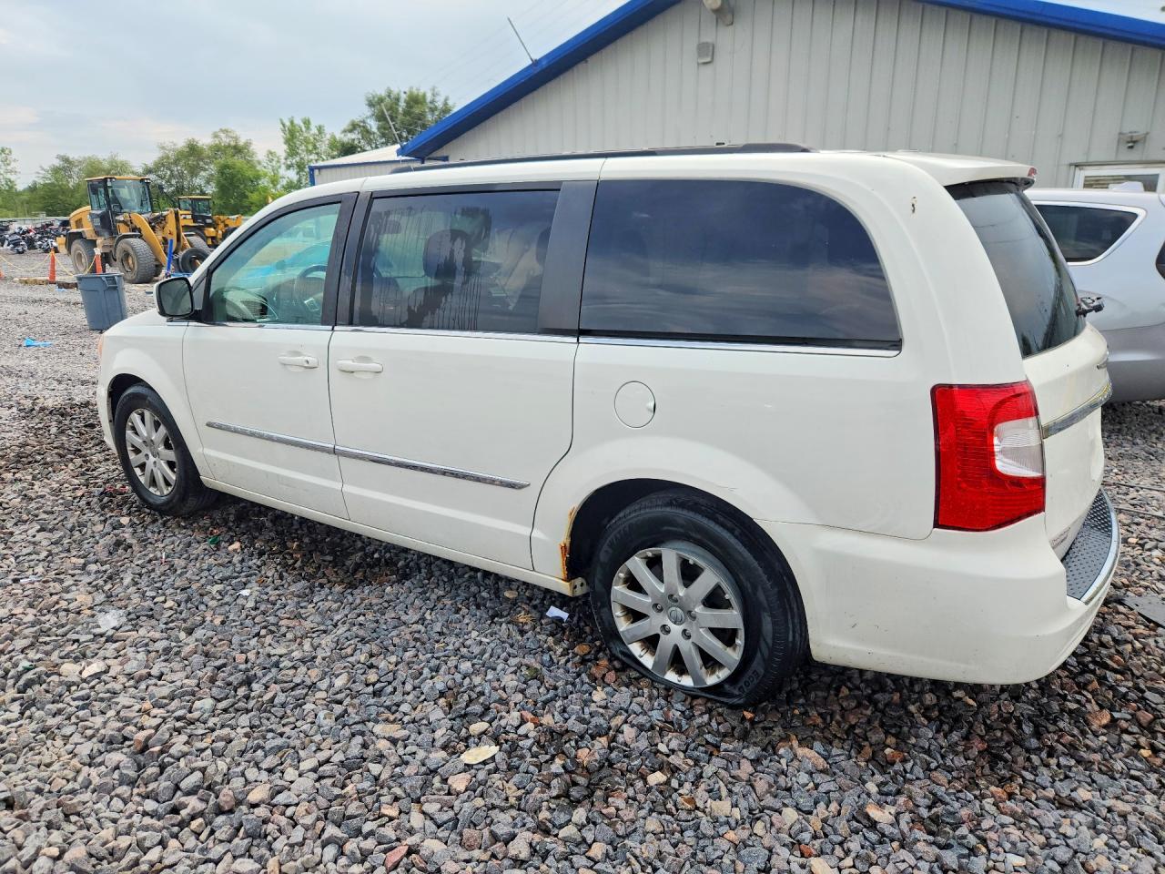 2012 Chrysler Town & Country Touring - Фото 2