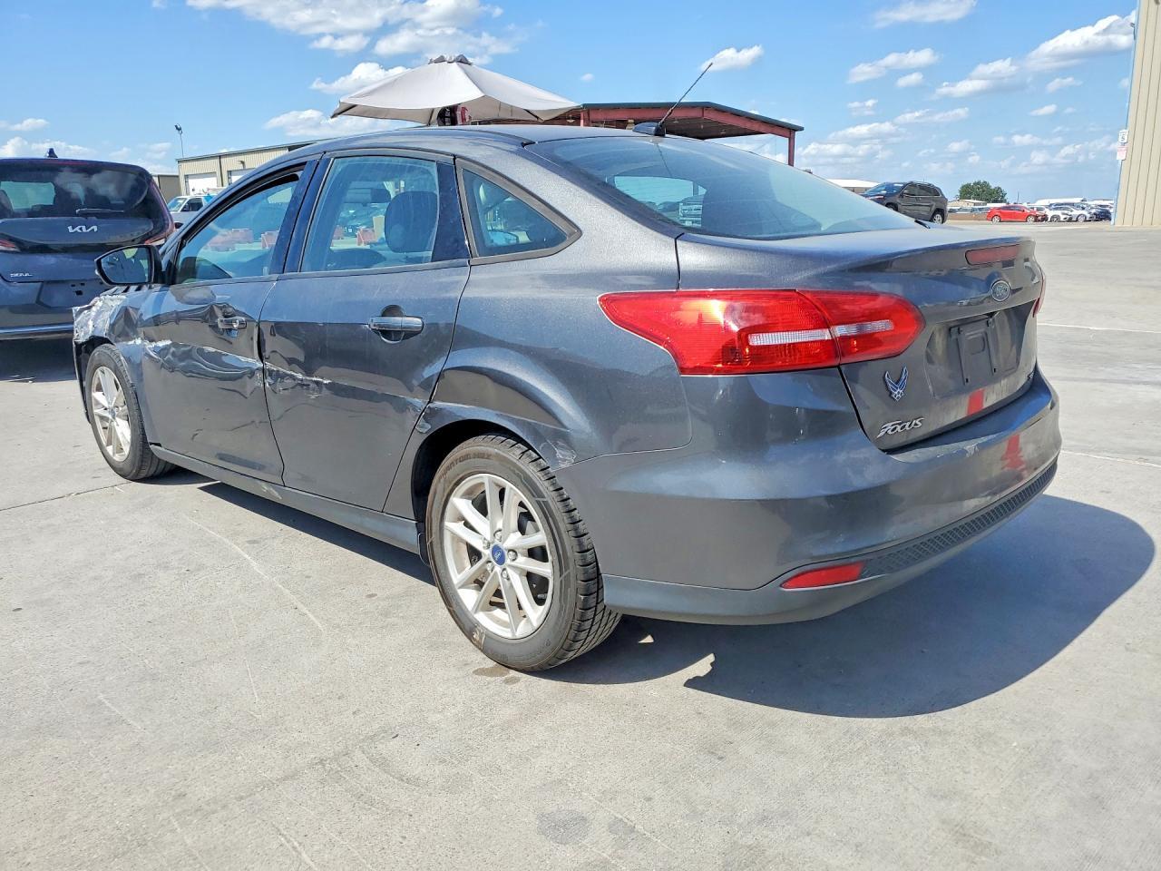 2016 Ford Focus Se - Image 2