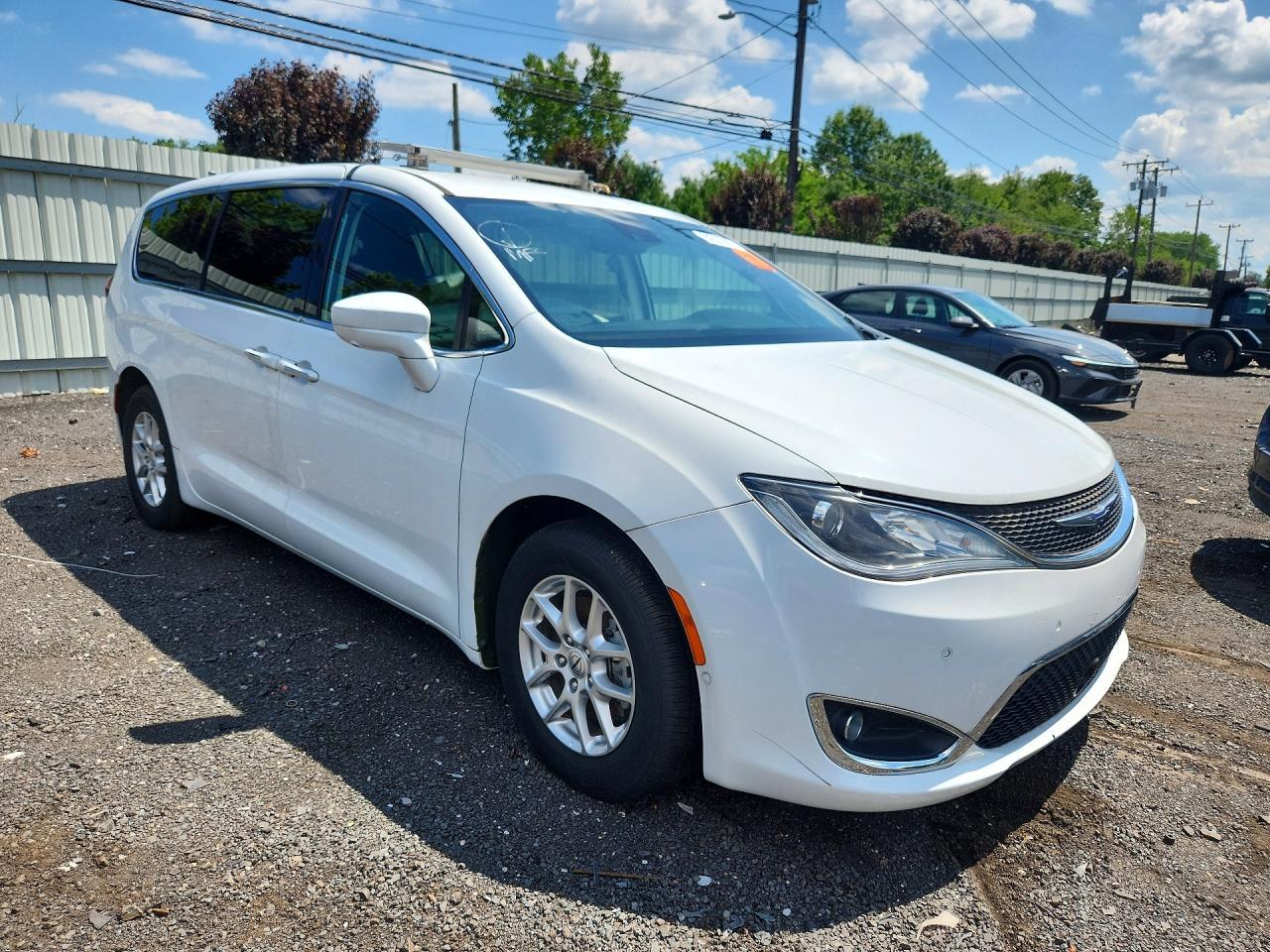 2020 Chrysler Pacifica Touring - Фото 4