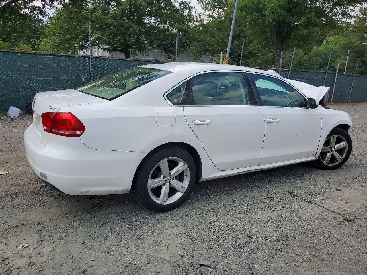 2013 Volkswagen Passat Se - Image 3