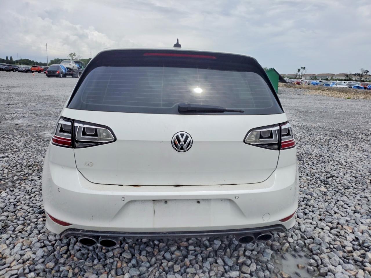 2016 Volkswagen Golf R - Image 6
