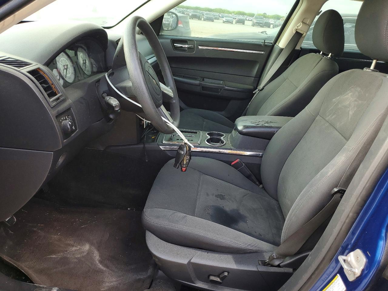 2010 Chrysler 300 Touring - Фото 7