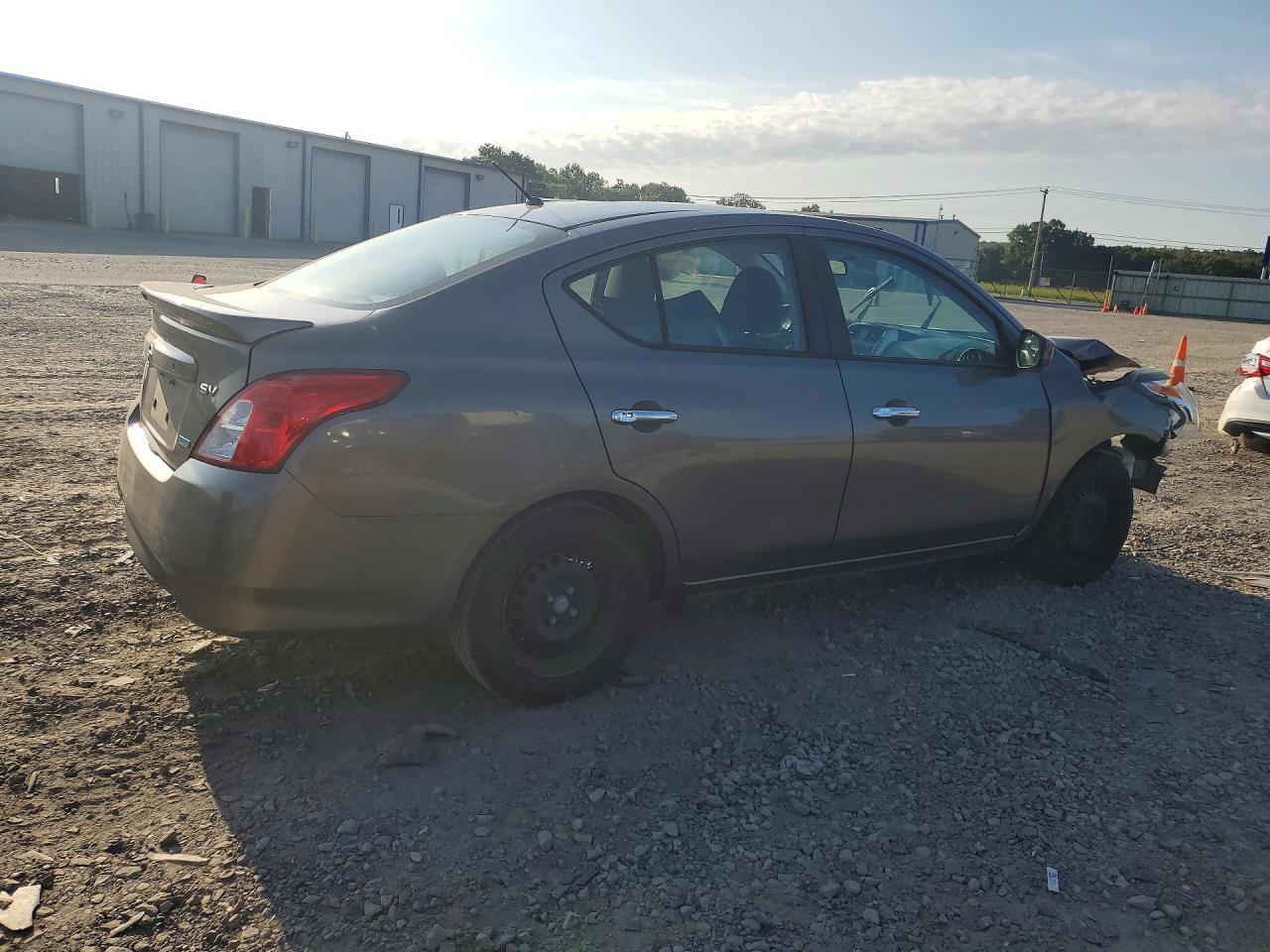2016 Nissan Versa 1.6 Sv - Image 3