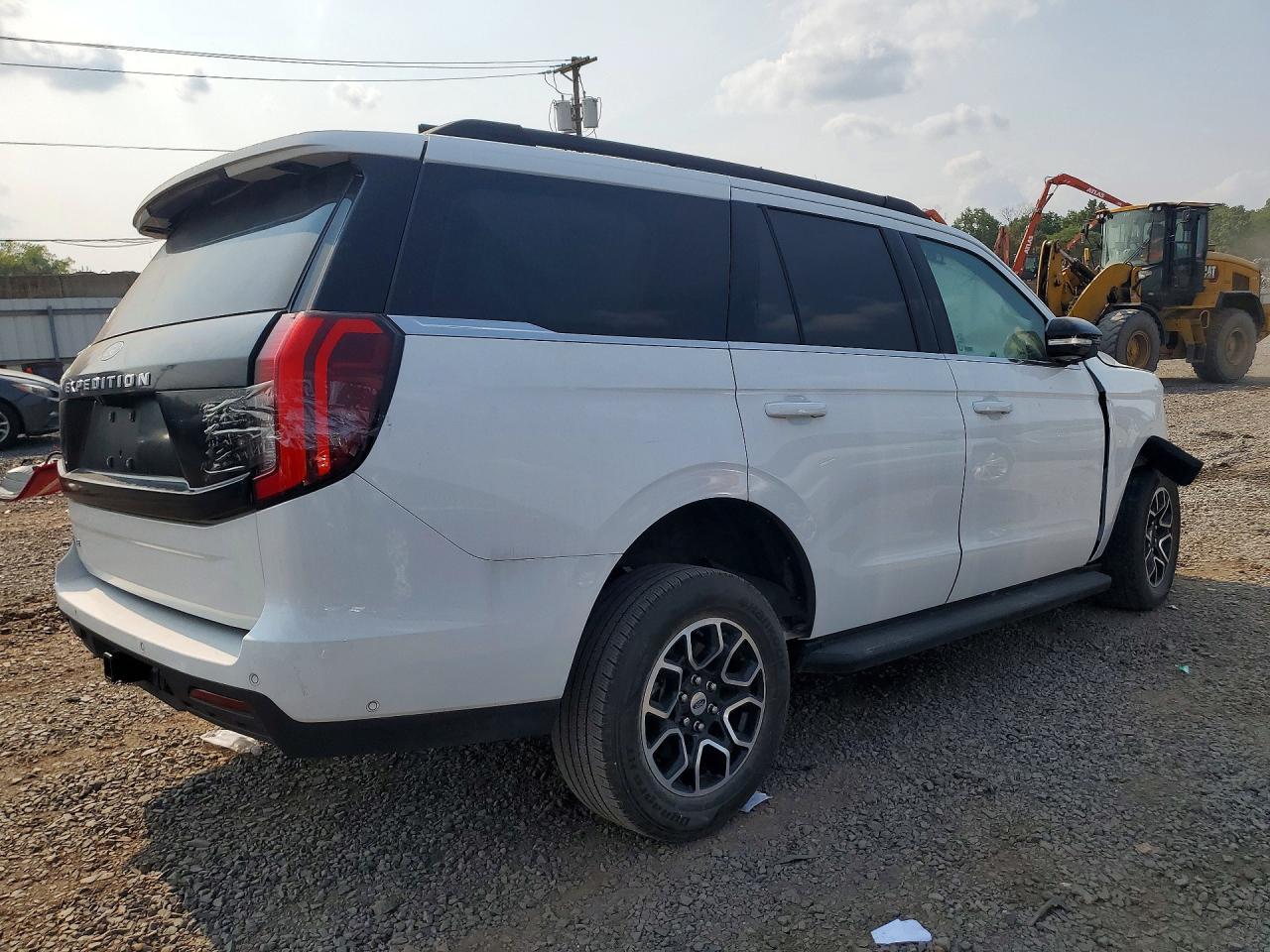 2025 Ford Expedition Active - Фото 3
