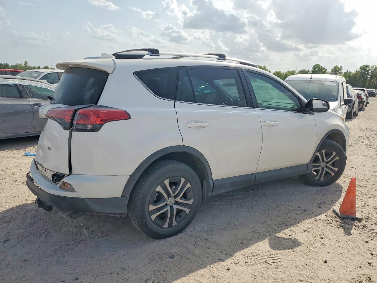 2016 Toyota Rav4 Le - Фото 3