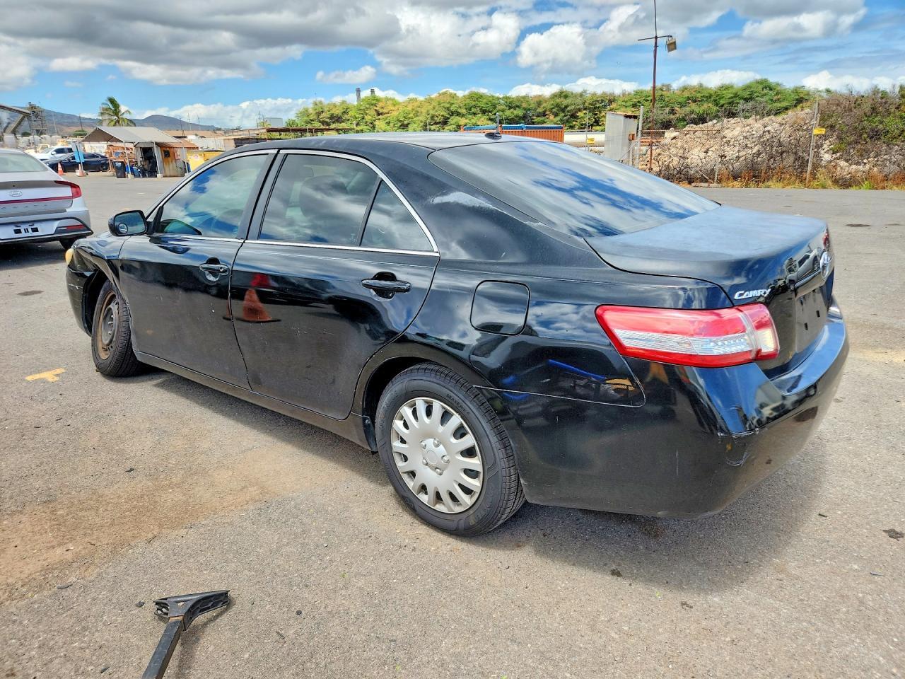 2010 Toyota Camry Le - Фото 2