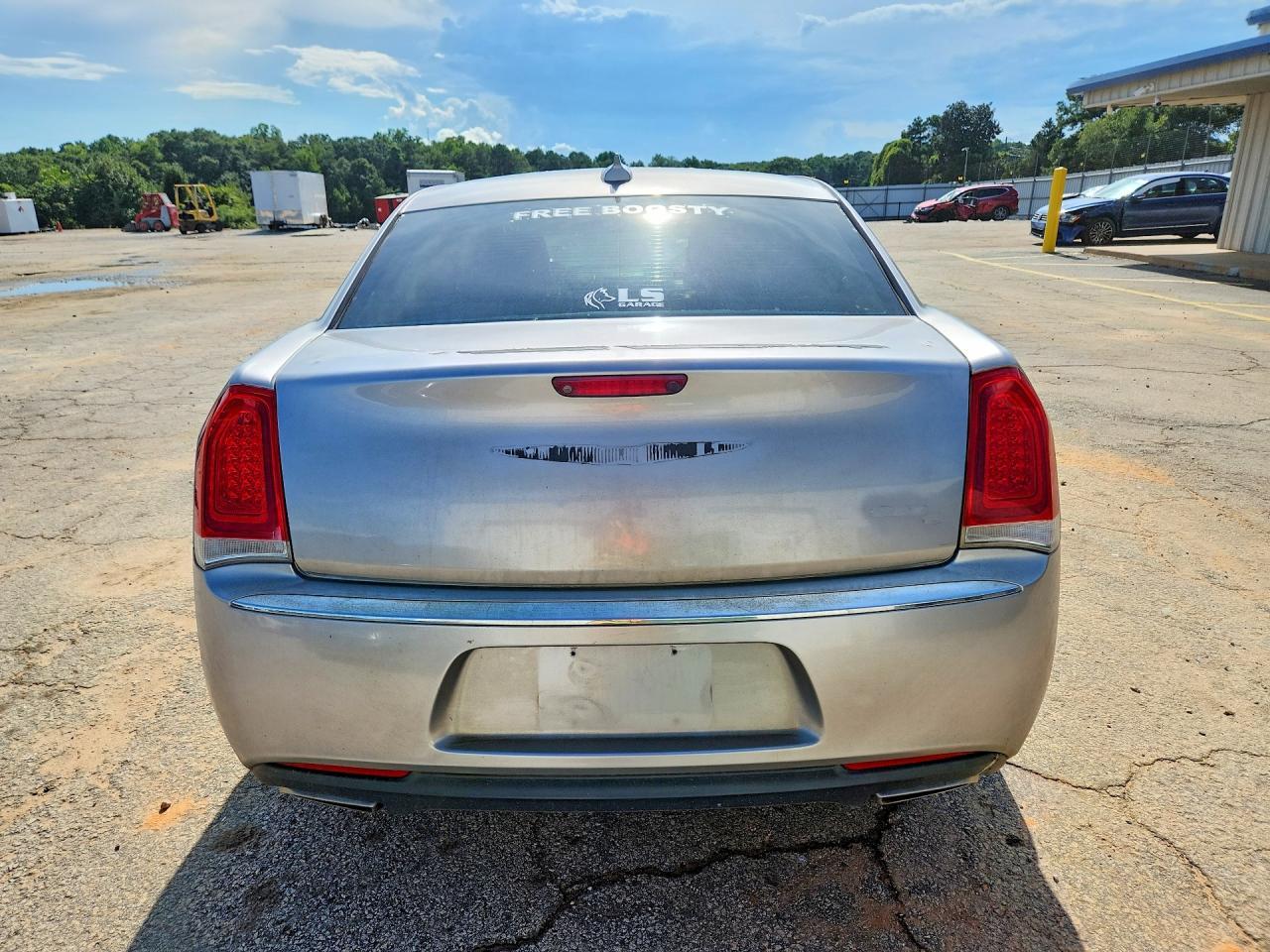2017 Chrysler 300C - Image 6
