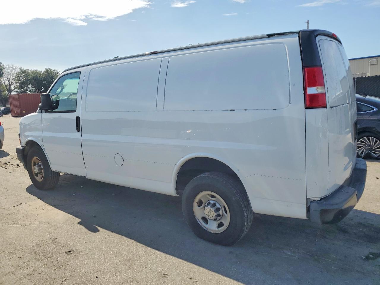 2019 Chevrolet Express G2500 - Фото 2