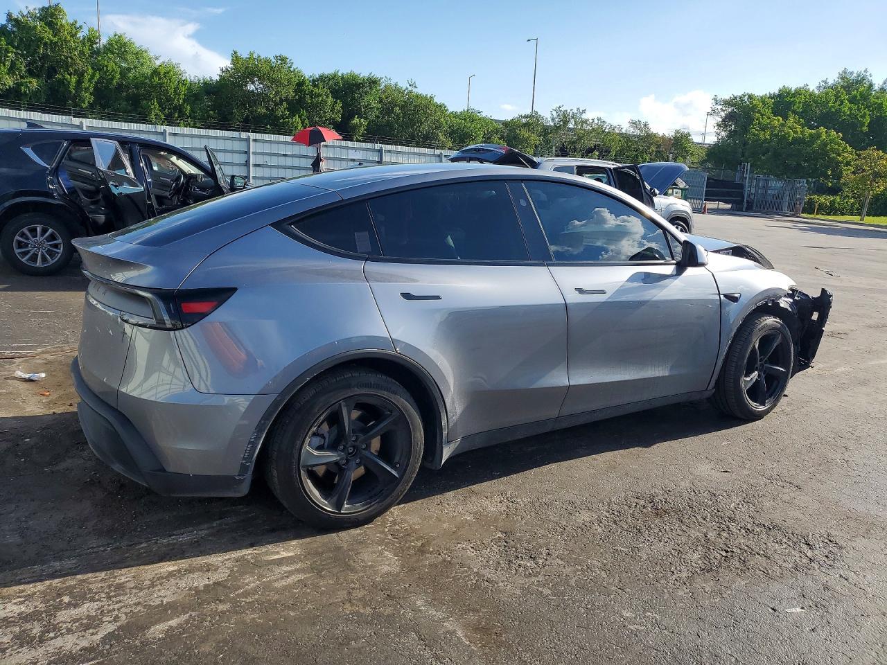 2026 Tesla Model Y - Image 3