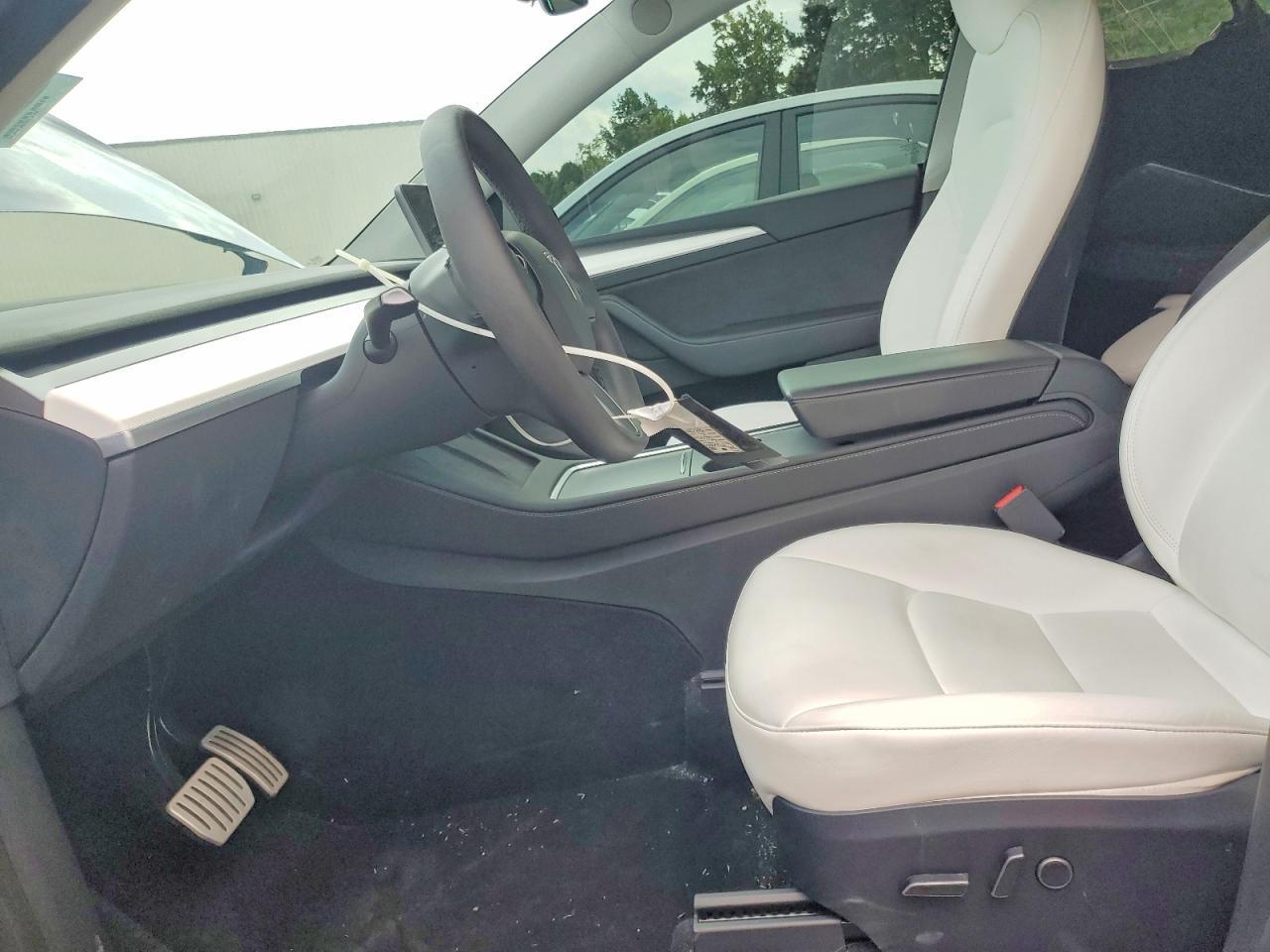 2023 Tesla Model Y - Image 7