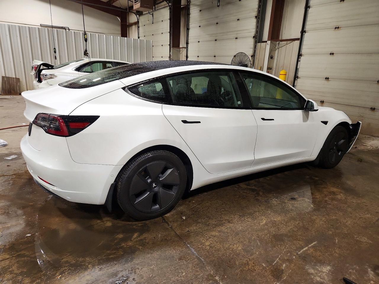 2021 Tesla Model 3 - Фото 3
