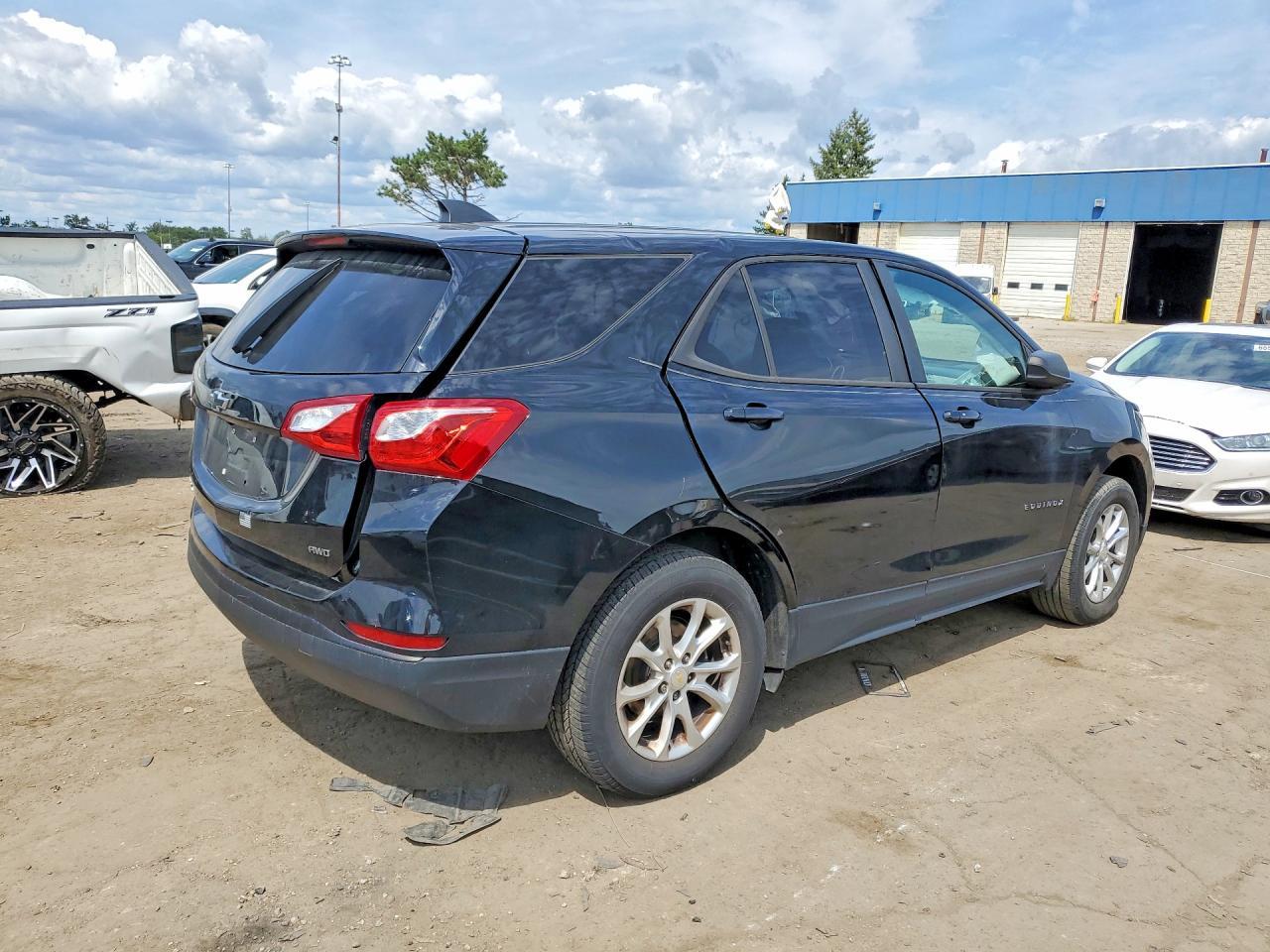 2020 Chevrolet Equinox Ls - Image 3