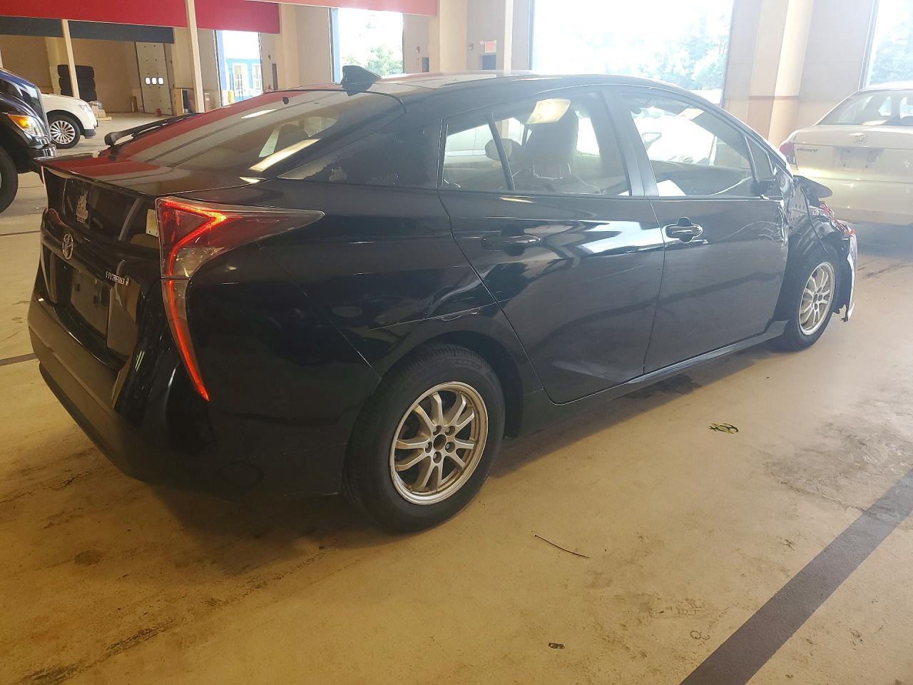 2016 Toyota Prius Four - Image 3