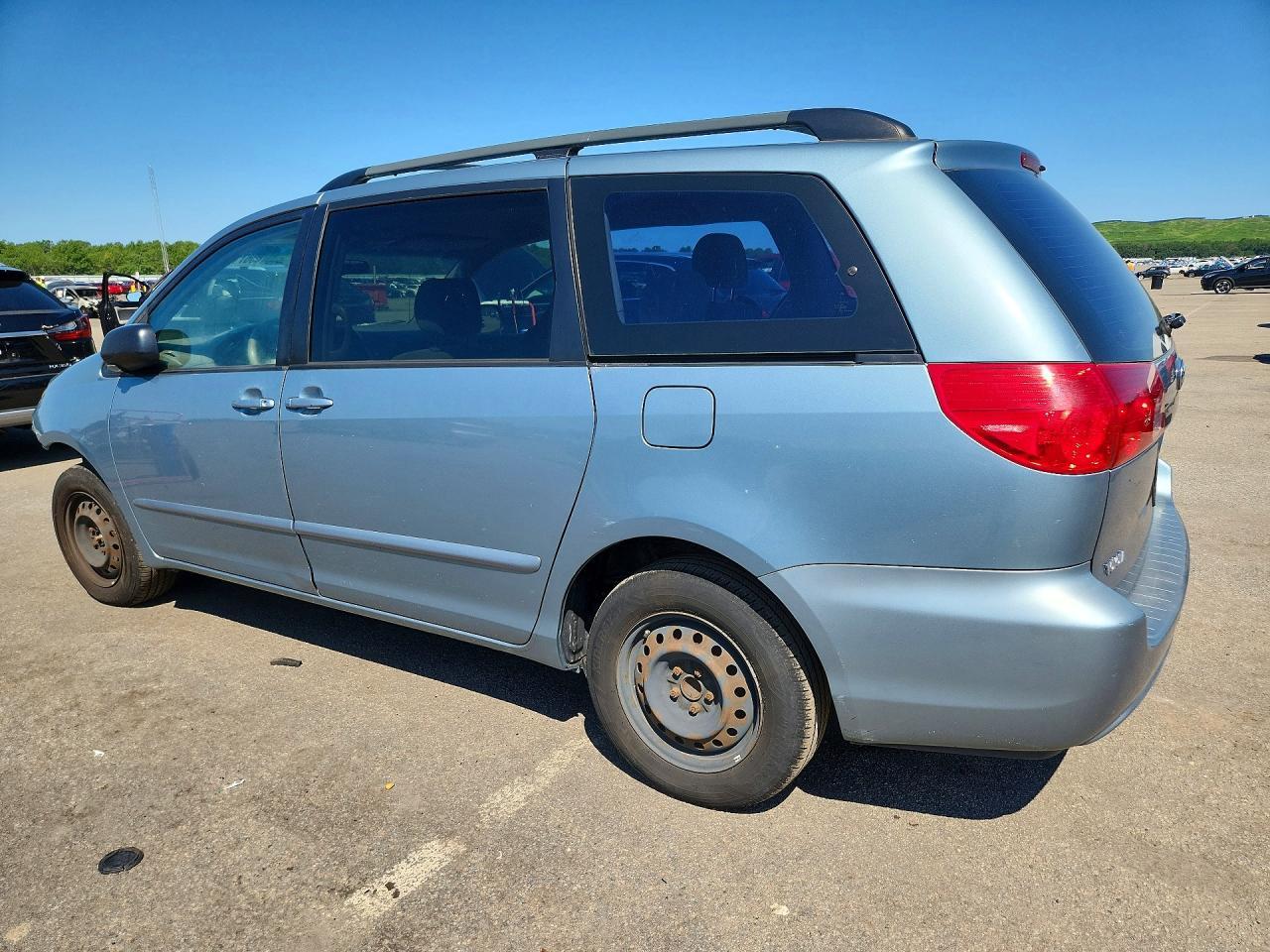 2007 Toyota Sienna Ce 7-Passenger - Фото 2