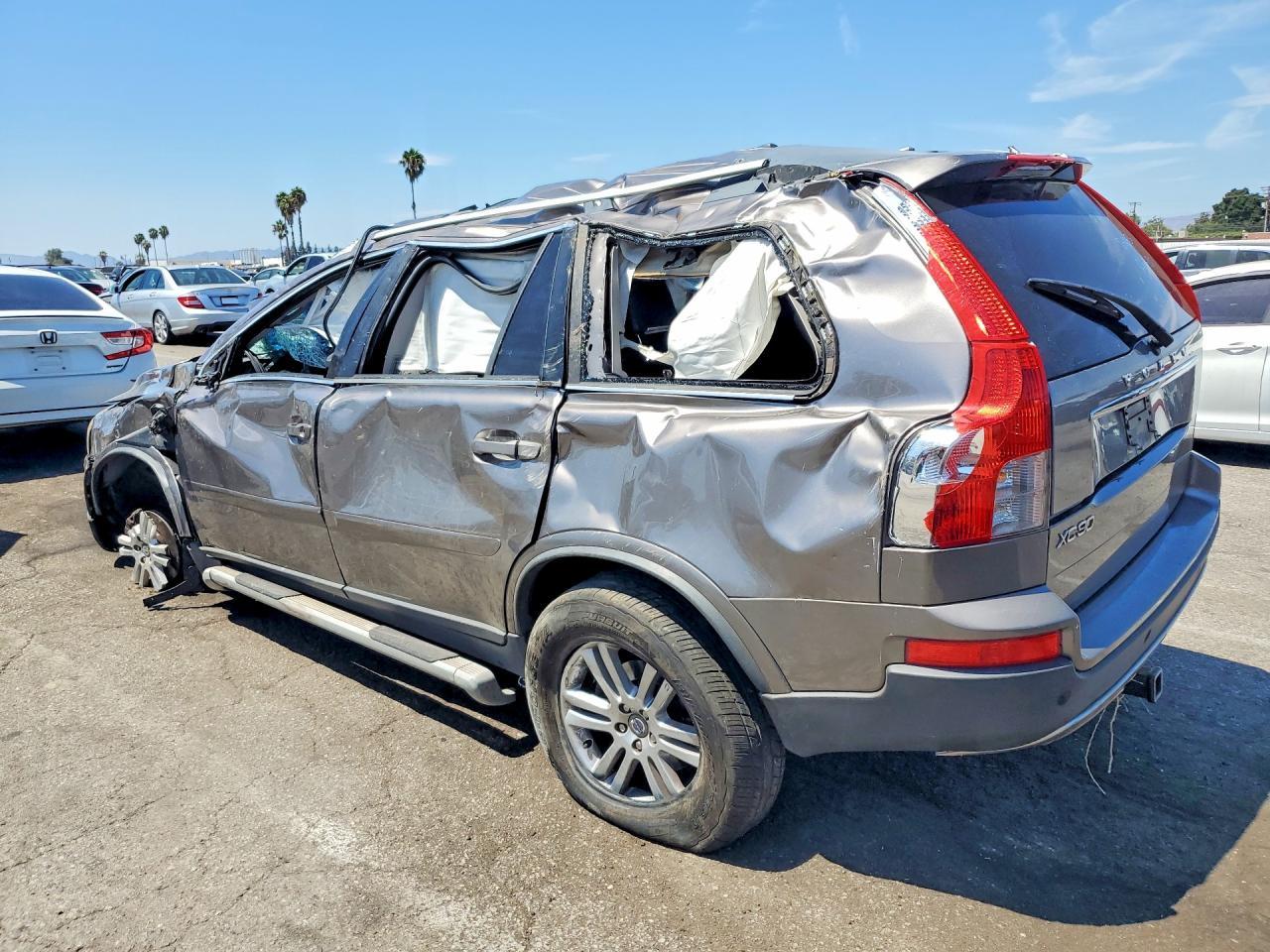 2011 Volvo Xc90 3.2 - Image 2