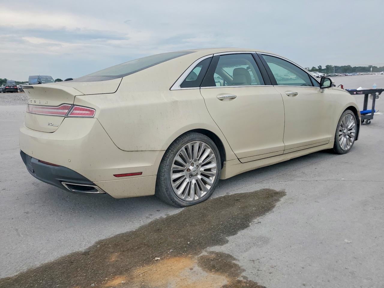 2014 Lincoln All Other - Image 3