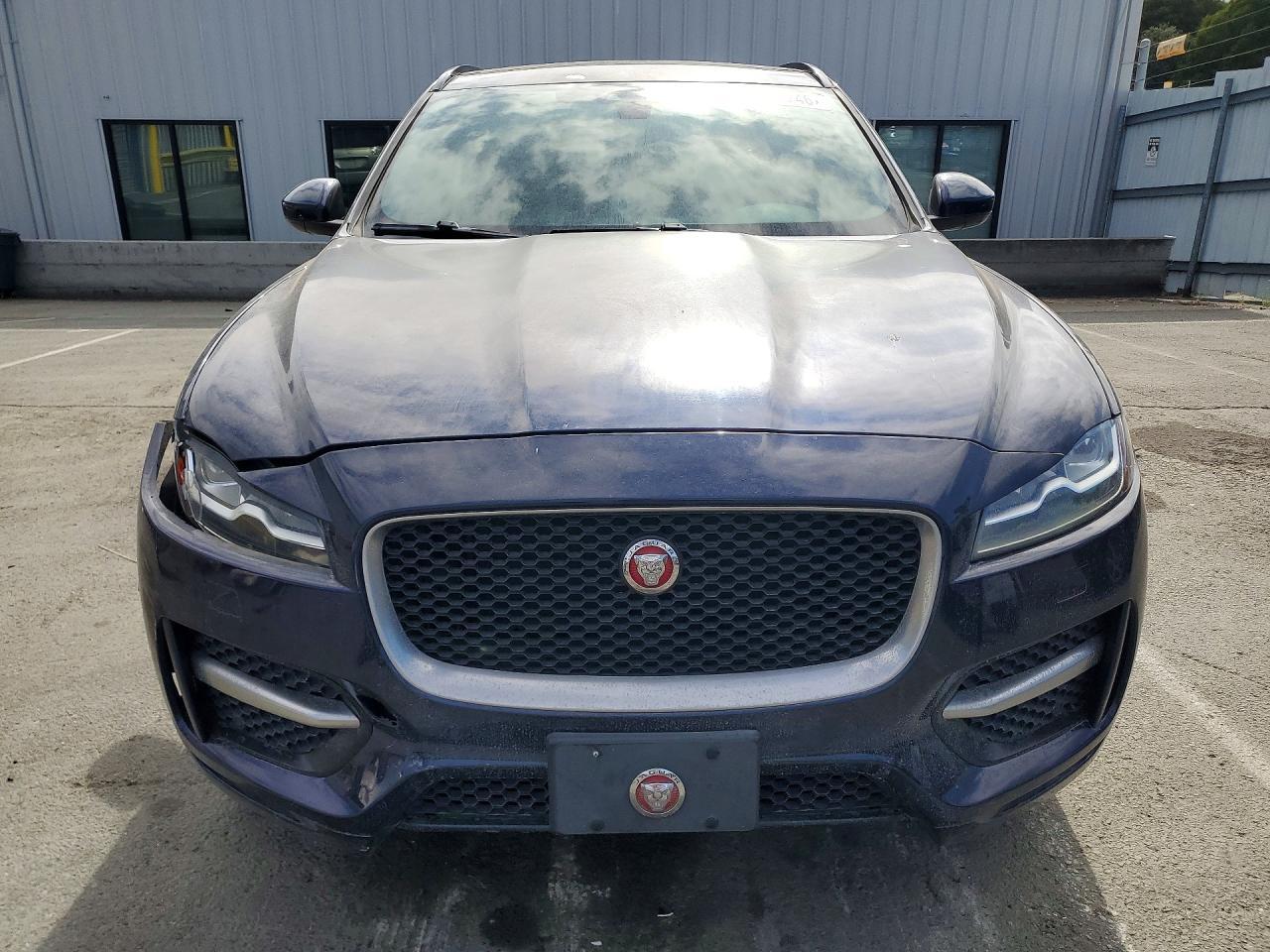 2018 Jaguar F-Pace R - Sport - Image 5