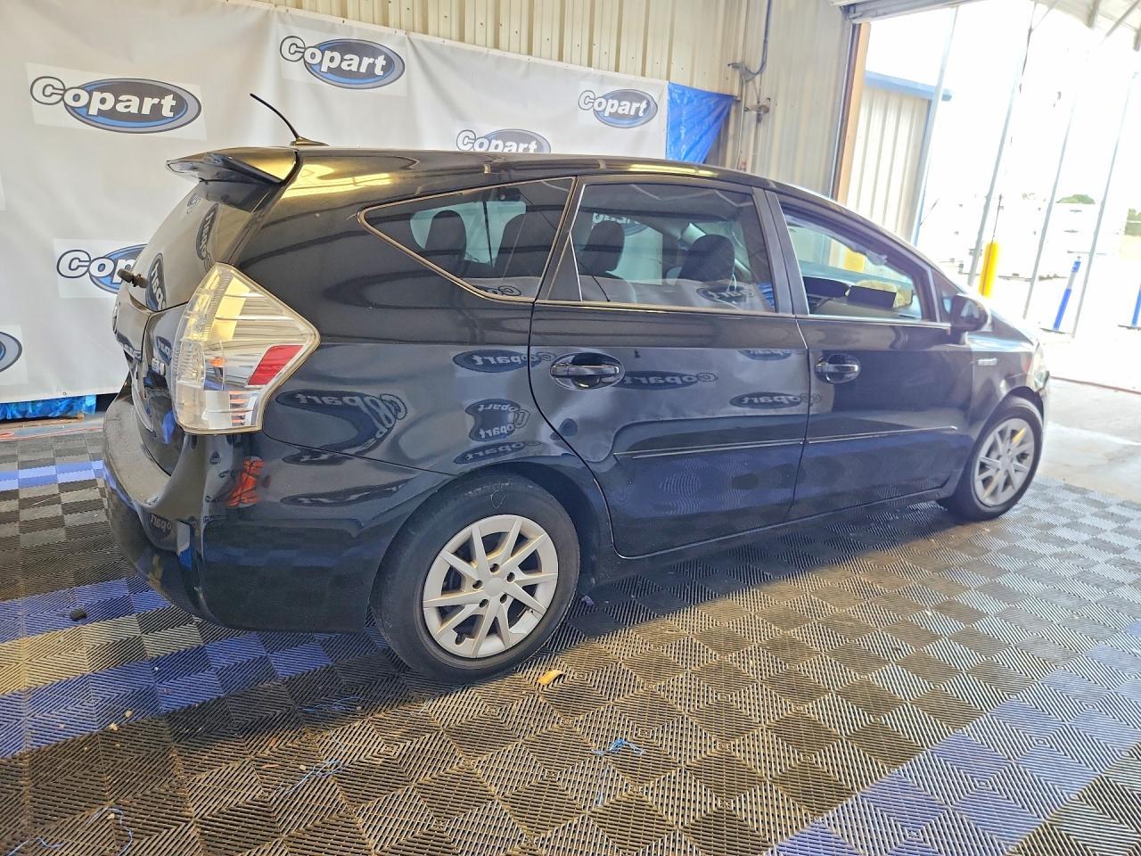 2012 Toyota Prius V Three - Фото 3