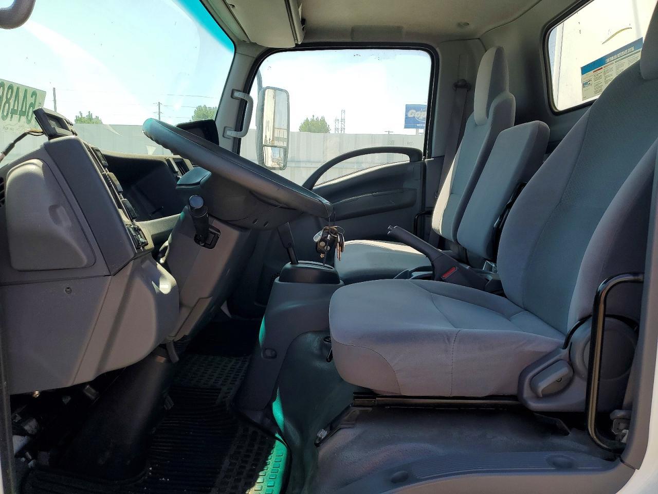 2017 Isuzu Npr Box Truck - Фото 7