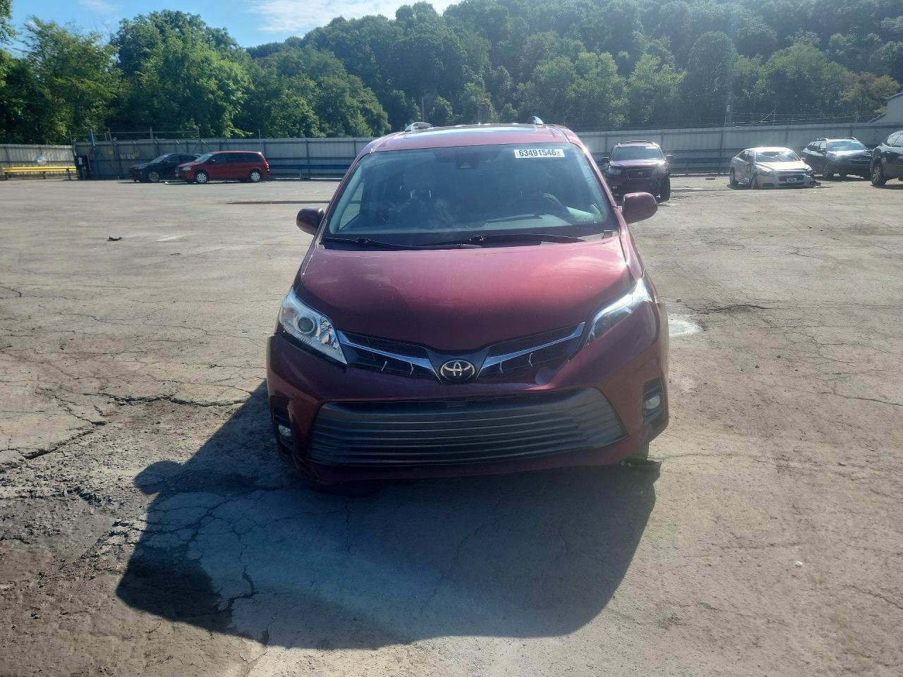 2018 Toyota Sienna Xle 8-Passenger - Image 5