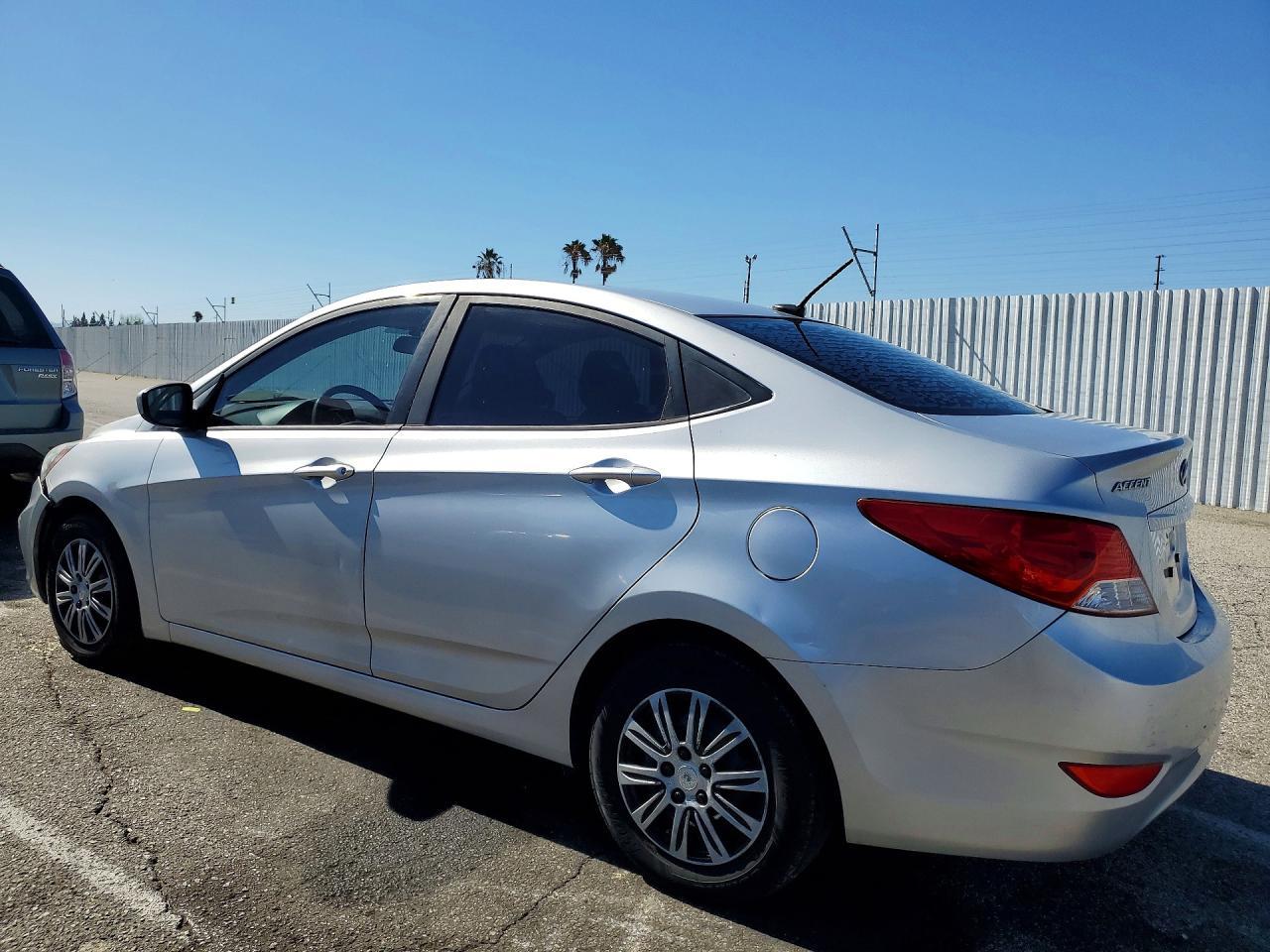 2012 Hyundai Accent Gls - Image 2