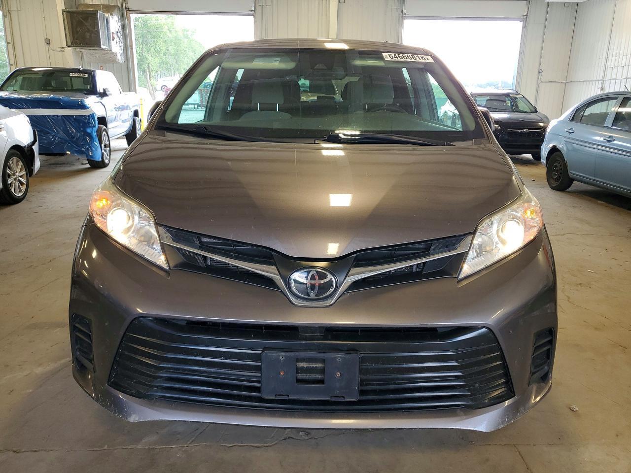 2019 Toyota Sienna Le - Фото 5