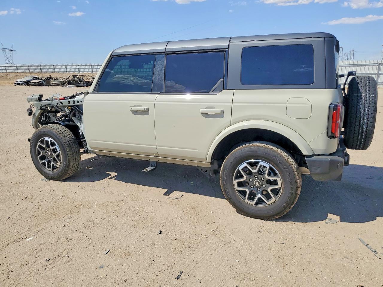 2025 Ford Bronco Outer Banks - Фото 2