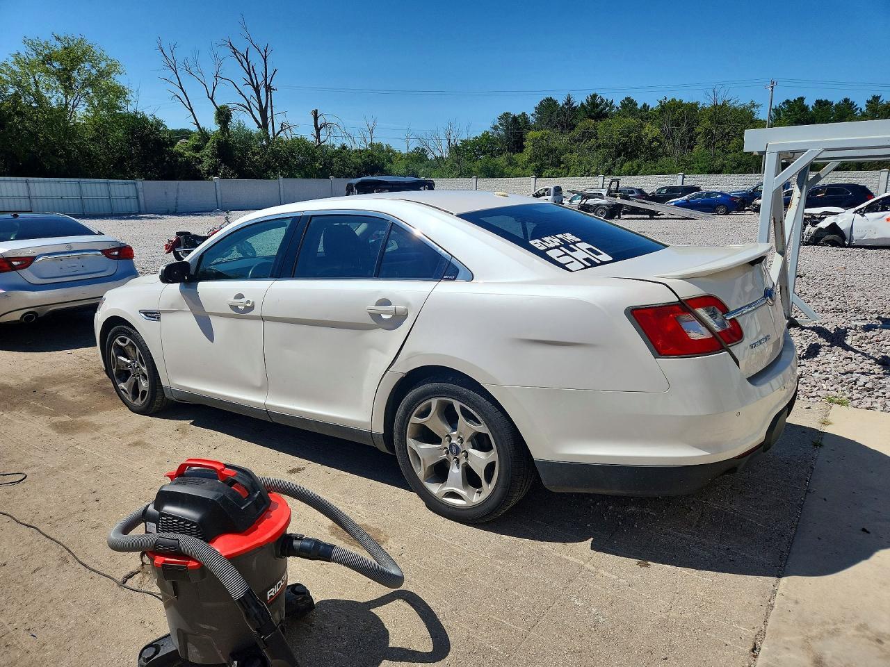 2011 Ford Taurus Sho - Image 2