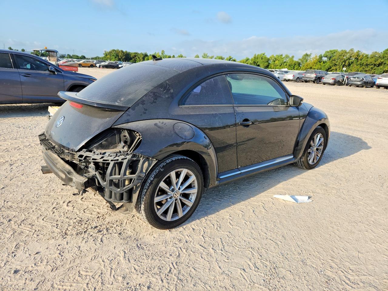 2017 Volkswagen Beetle Se - Фото 3