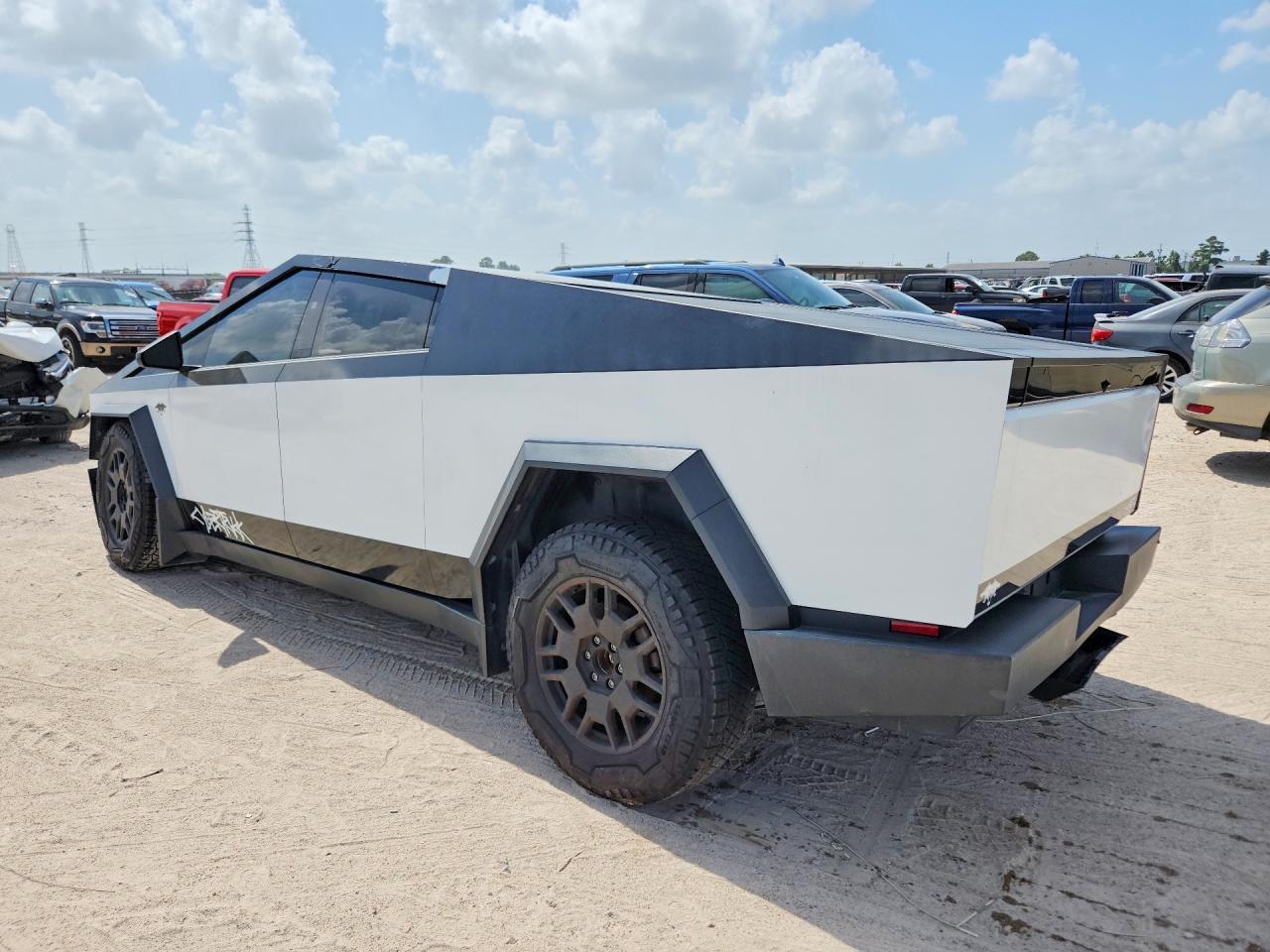 2024 Tesla Cybertruck - Фото 2