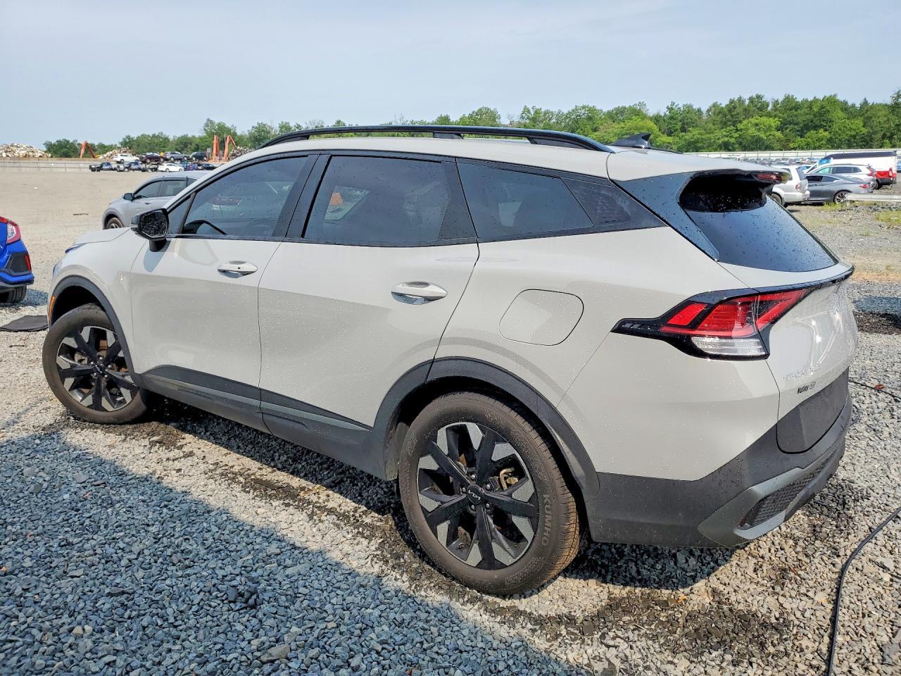 2023 Kia Sportage X Line - Image 2