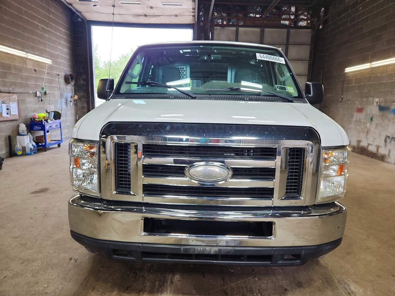 2014 Ford Econoline E250 Van - Фото 5