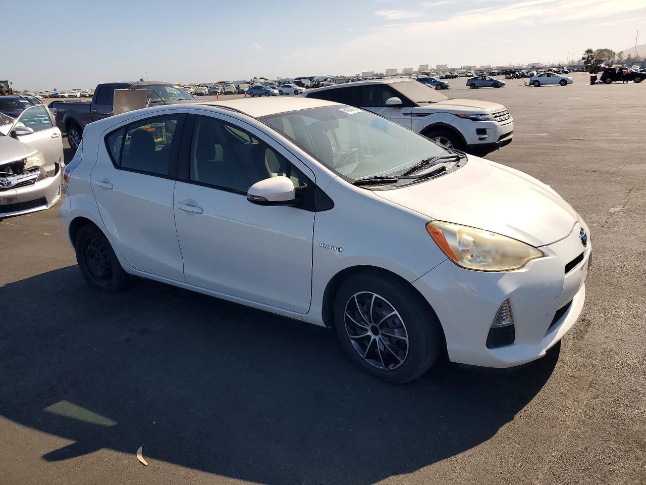 2013 Toyota Prius C Two - Фото 4