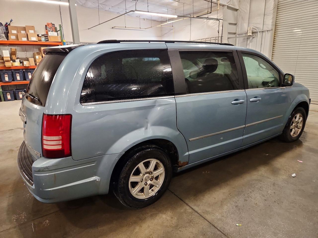 2010 Chrysler Town & Country Touring - Image 3