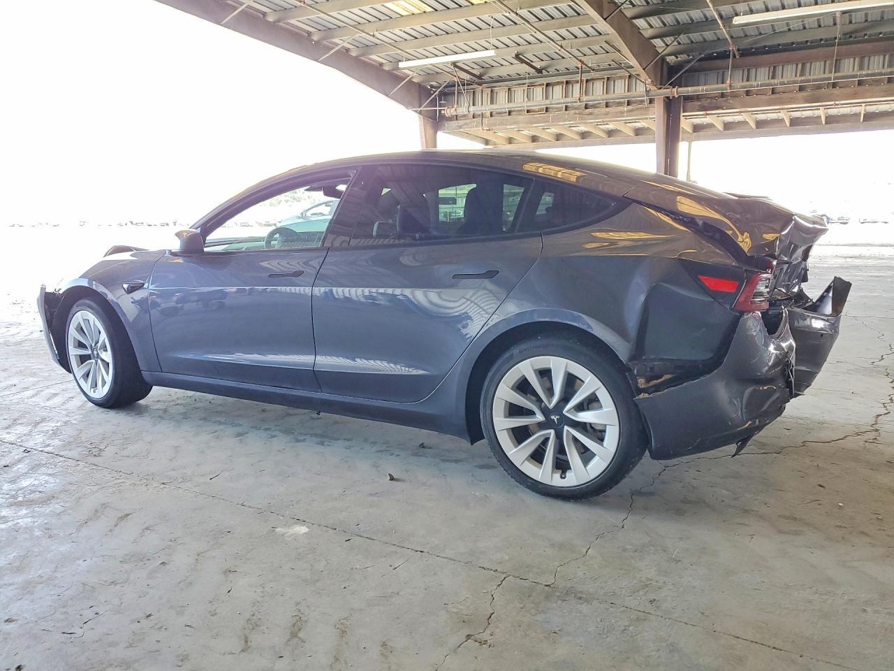 2022 Tesla Model 3 - Фото 2