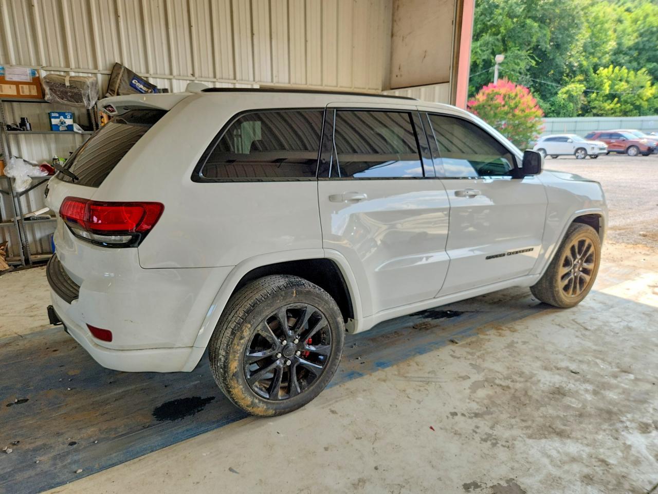 2021 Jeep Grand Cherokee Laredo - Фото 3