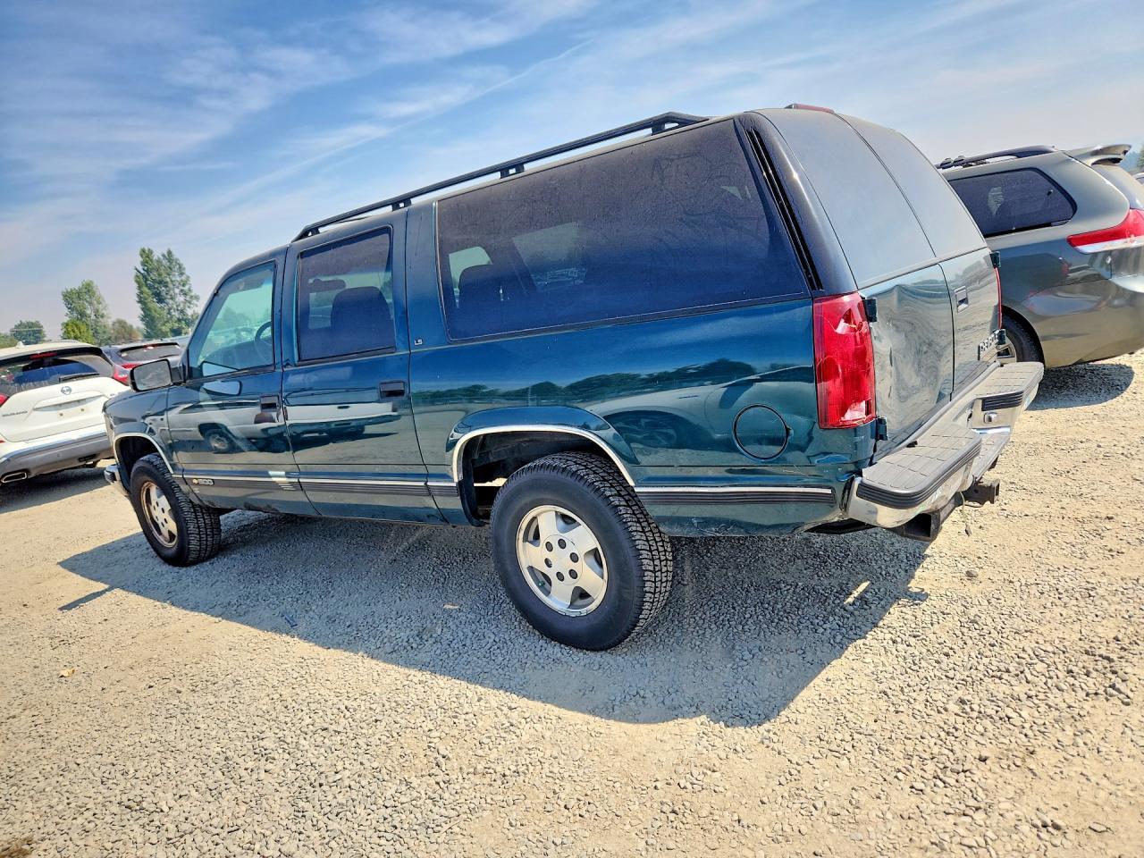 1995 Chevrolet Suburban K1500 - Фото 2